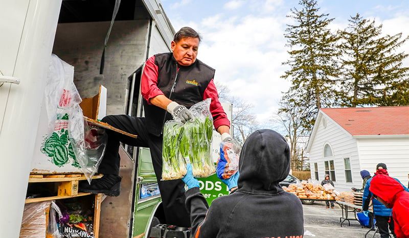 blog-26-how-the-mobile-food-pantry-is-helping-to-fight-hunger_3