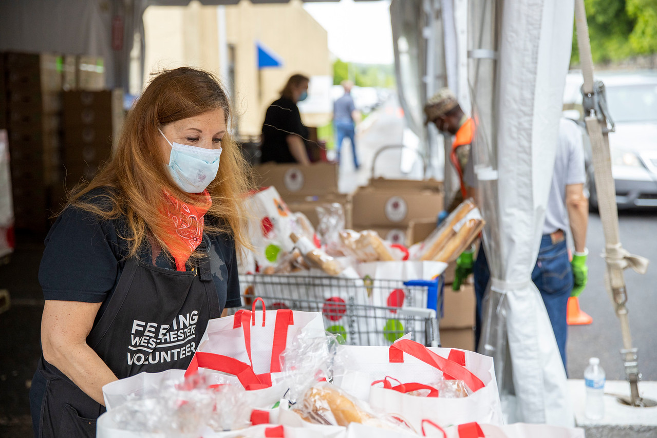 3 Ways That Volunteering With Feeding Westchester Can Help Differentiate Your Organization Against Competitors